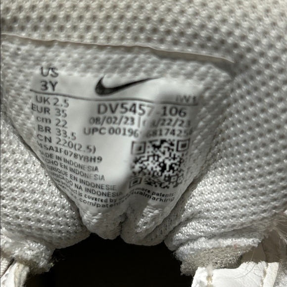 Nike White Sneakers 3Y Girls - Picture 6 of 7